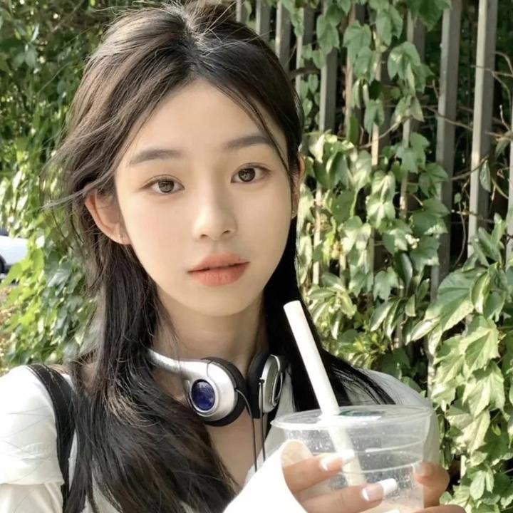 重生后学姐赖上我